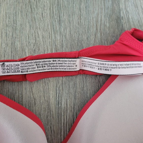 Victoria's Secret Red T-shirt Bra Wireless Lightly Lined 34C - Picture 5 of 7